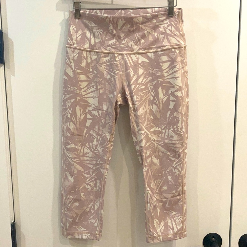 Cropped yoga pants
